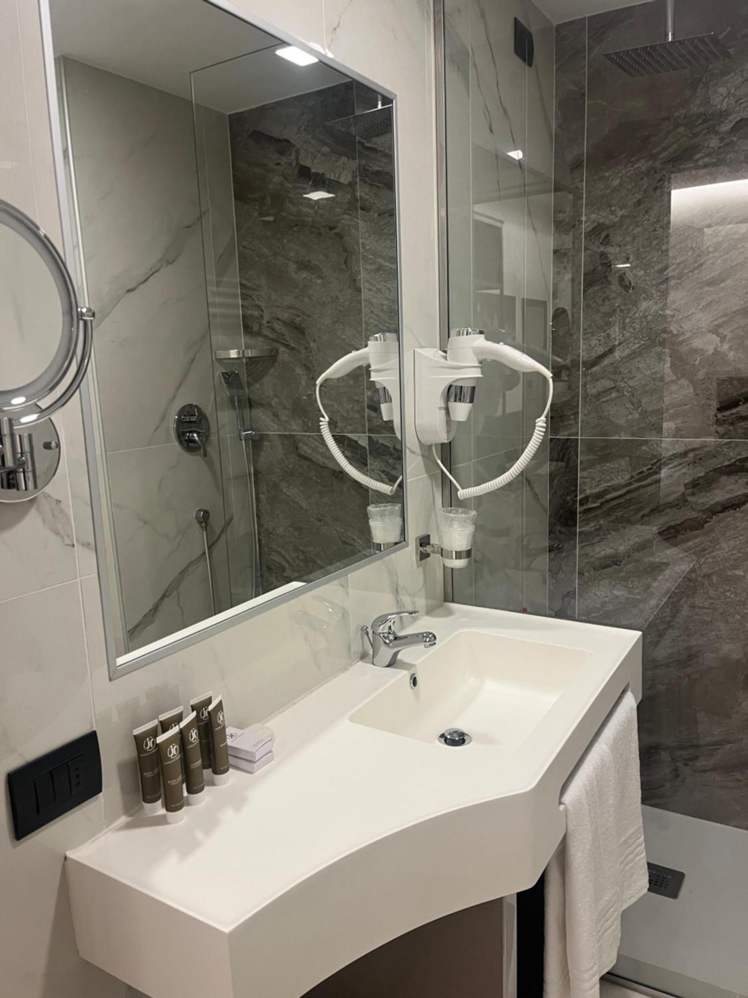 Jr Hotels Bocconi Milano Luaran gambar