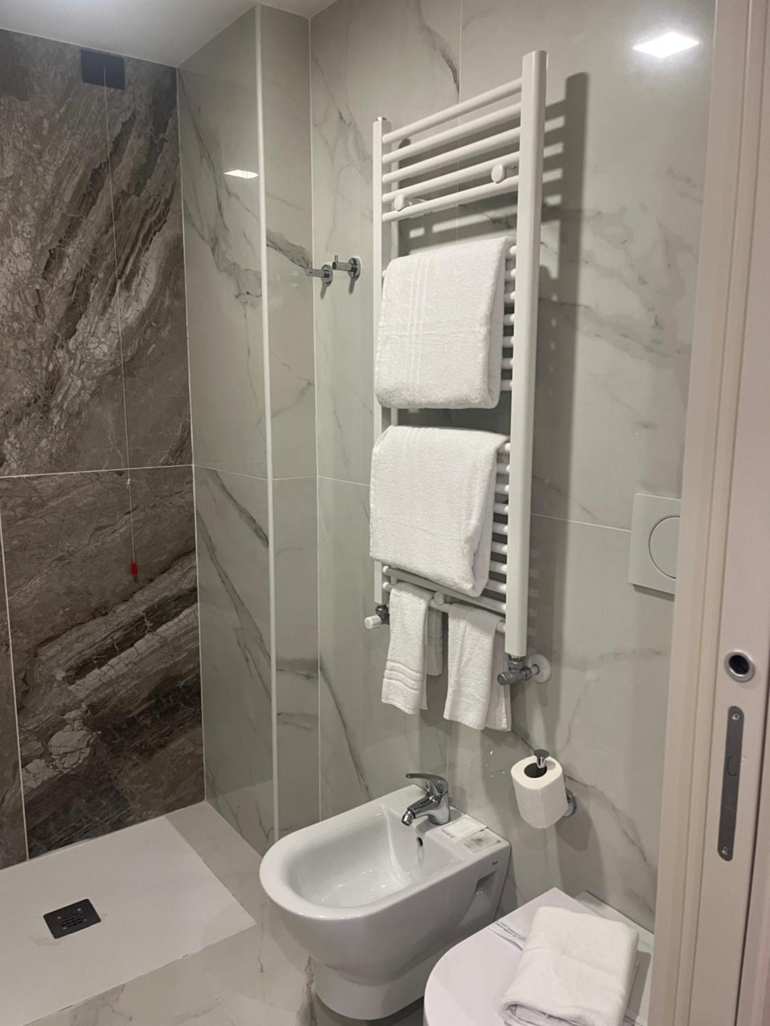 Jr Hotels Bocconi Milano Luaran gambar